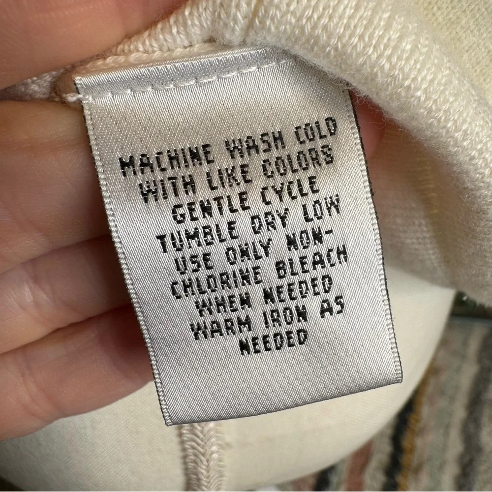 Liz Baker White Fitted Crew Neck Sweater Size Medium